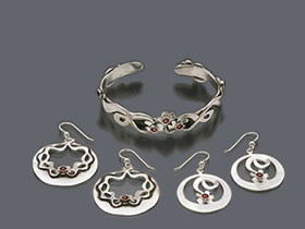 Feature Piece of Jewelry